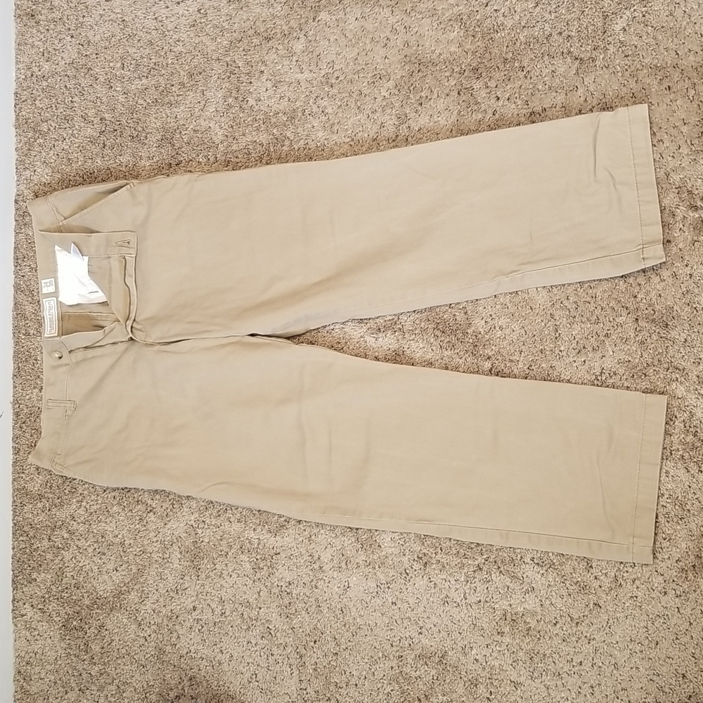 Old Navy Classic Khakis. 34x30. Good Condition.